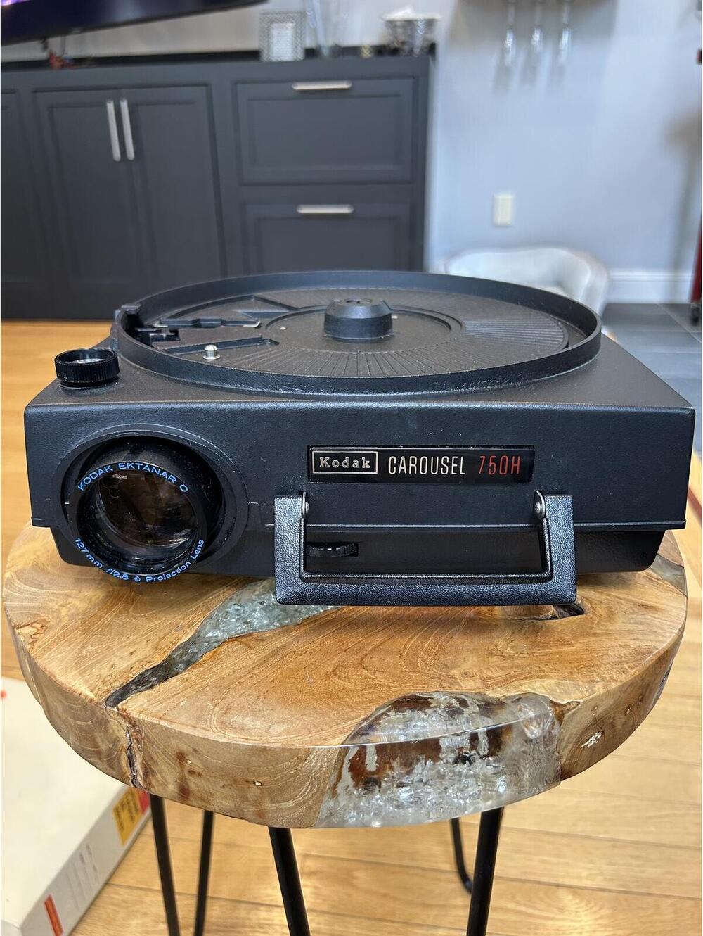 Vintage Kodak Carousel 750H Projector And Kodak Carousel Transvue 140 Slide Tray